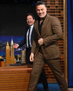 Joe Manganiello Instagram - Tune in TONIGHT to The Tonight Show with Jimmy Fallon!

#dealornodealisland