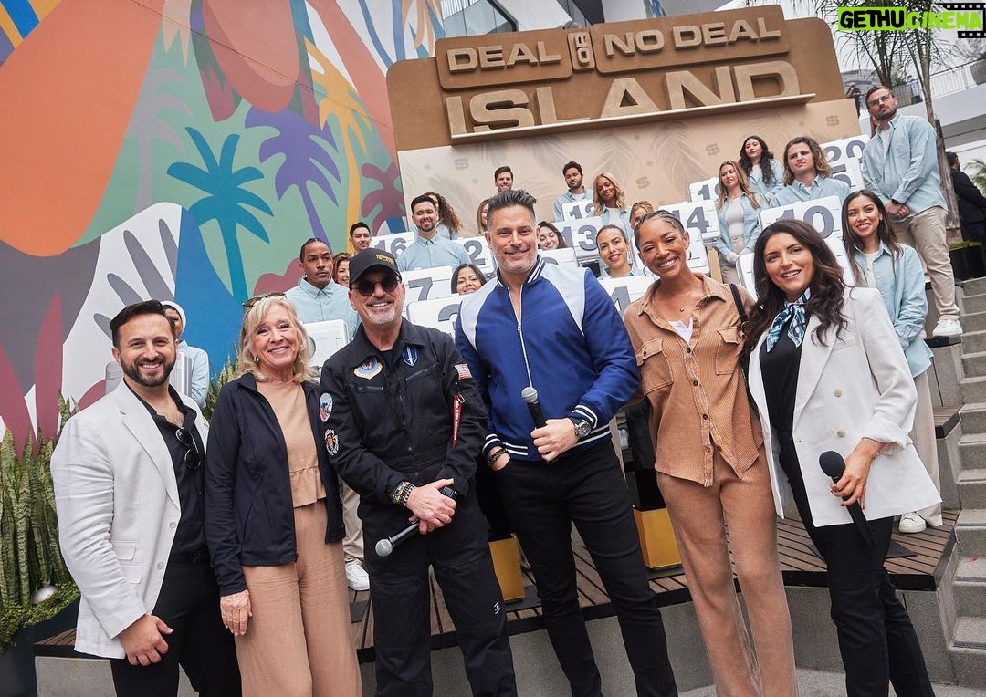Joe Manganiello Instagram - #DealOrNoDealIsland 🤝 Los Angeles ✅ Next stop, NYC! Visit us at @westfieldworldtradecenter, Thursday starting at 10AM. 🗽🏝️ Ovation Hollywood