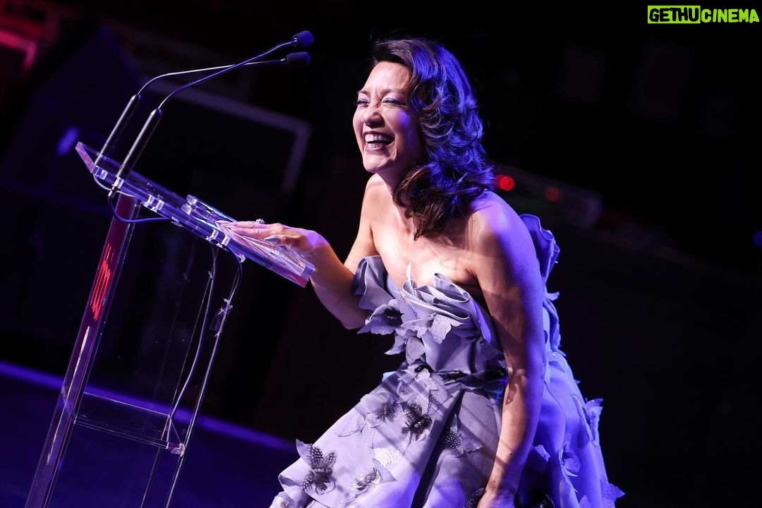 Joe Manganiello Instagram - Sharing the Stage β€οΈ Two @cmucfa alumni shared the spotlight on Sunday during the @hollywoodbeautyawards. Actress and @cmudrama alumna Ming-Na Wen received the Timeless Beauty Award! π She was honored by longtime friends Joe Manganiello, who is a fellow CMU alum, and Chaz Dean. Photos via @johnphotography #TartanProud