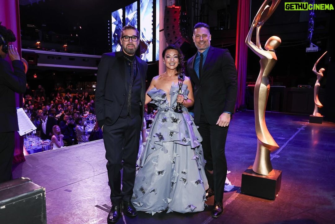Joe Manganiello Instagram - Sharing the Stage β€οΈ Two @cmucfa alumni shared the spotlight on Sunday during the @hollywoodbeautyawards. Actress and @cmudrama alumna Ming-Na Wen received the Timeless Beauty Award! π She was honored by longtime friends Joe Manganiello, who is a fellow CMU alum, and Chaz Dean. Photos via @johnphotography #TartanProud