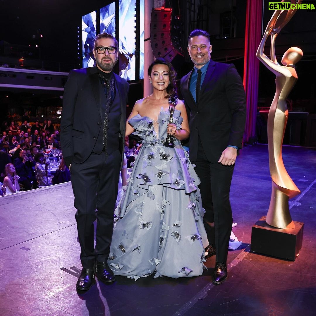 Joe Manganiello Instagram - The grand finale of the evening was The Timeless Beauty Award. Actress Ming-Na Wen was honored by longtime friends Joe Manganiello and Chaz Dean. As Joe said, “Congratulations on the “Reverse-Aging Award!” ♥️🙏 @mingna_wen @joemanganiello @chazdean #timelessbeauty #hollywoodbeautyawards Photos by @johnphotography Hollywood