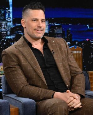 Joe Manganiello Instagram - Tune in TONIGHT to The Tonight Show with Jimmy Fallon!

#dealornodealisland