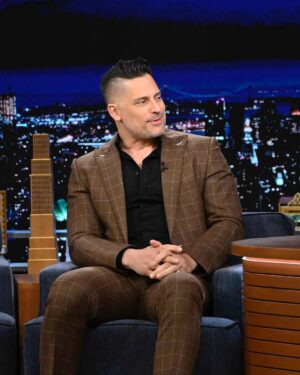 Joe Manganiello Instagram - Tune in TONIGHT to The Tonight Show with Jimmy Fallon!

#dealornodealisland