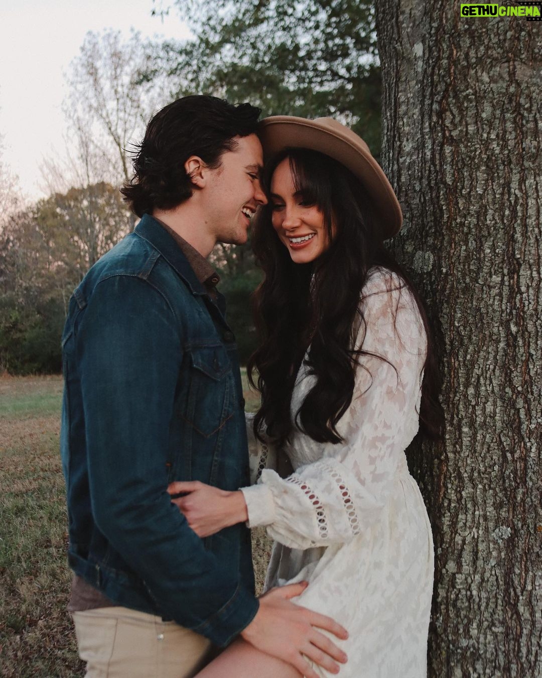 Joel Courtney - 203.4K Likes - Thankful for you and all of the adventures we’ve had in just a single year. Around this time last year was when we moved to TN and it’s safe to say that sometimes the unknown + unexpected parts about life are the best ones. 🫶🏼🍁
#thankful #thanksgivingphotoshoot #happythanksgivng #fallphotography #fallphotoshoot #coupleshoot #couplesphotography #joelandmia #whitedress #thanksgivingoutfit