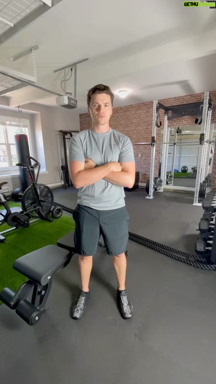 Joel Courtney Instagram - There are no excuses when you have a home gym with @betitanfit equipment in it!! #UnleashYourTitan #adππΌπͺπΌπ«±πΌβπ«²π»