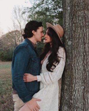 Joel Courtney Instagram - Thankful for you and all of the adventures we’ve had in just a single year. Around this time last year was when we moved to TN and it’s safe to say that sometimes the unknown + unexpected parts about life are the best ones. 🫶🏼🍁

#thankful #thanksgivingphotoshoot #happythanksgivng #fallphotography #fallphotoshoot #coupleshoot #couplesphotography #joelandmia #whitedress #thanksgivingoutfit