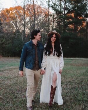 Joel Courtney Instagram - Thankful for you and all of the adventures we’ve had in just a single year. Around this time last year was when we moved to TN and it’s safe to say that sometimes the unknown + unexpected parts about life are the best ones. 🫶🏼🍁

#thankful #thanksgivingphotoshoot #happythanksgivng #fallphotography #fallphotoshoot #coupleshoot #couplesphotography #joelandmia #whitedress #thanksgivingoutfit