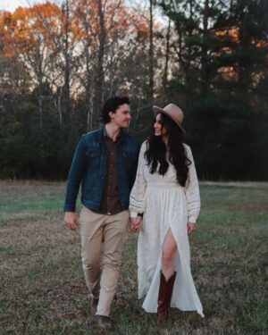 Joel Courtney Instagram - Thankful for you and all of the adventures we’ve had in just a single year. Around this time last year was when we moved to TN and it’s safe to say that sometimes the unknown + unexpected parts about life are the best ones. 🫶🏼🍁

#thankful #thanksgivingphotoshoot #happythanksgivng #fallphotography #fallphotoshoot #coupleshoot #couplesphotography #joelandmia #whitedress #thanksgivingoutfit