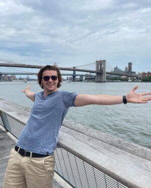 Joel Courtney Instagram - If you ever wonder why I don’t post that often, it’s because I’m bad at posing 😂😂😂 thank you @mia_scholink for your patience 😘😘 #brooklynbridge #nyc