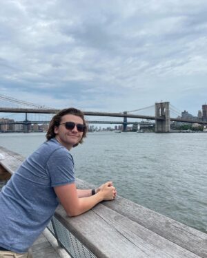 Joel Courtney Instagram - If you ever wonder why I don’t post that often, it’s because I’m bad at posing 😂😂😂 thank you @mia_scholink for your patience 😘😘 #brooklynbridge #nyc