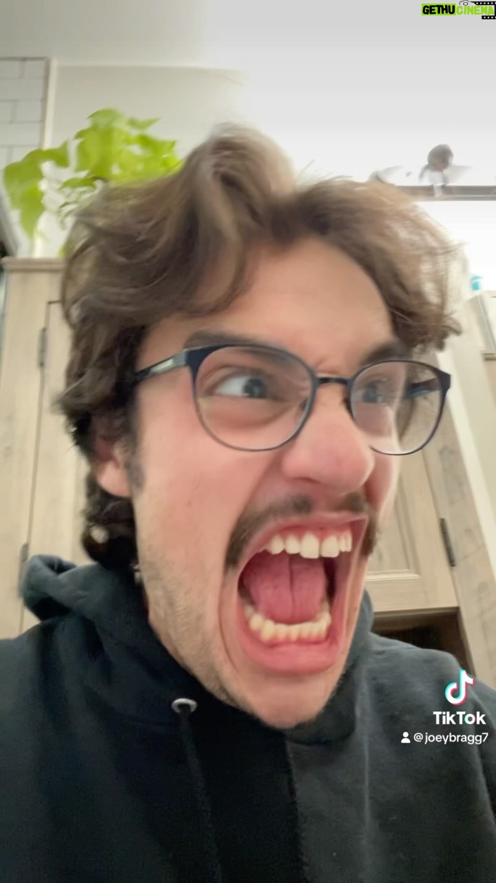 Joey Bragg Instagram - This happen to anyone else? Dump your poop stories in the comments!