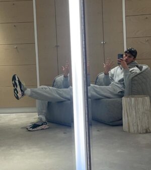 Joey Essex Instagram - It is said in your life you will only make enough friend’s to count on one hand... I’d rather be alone than with people who ain’t real 💯