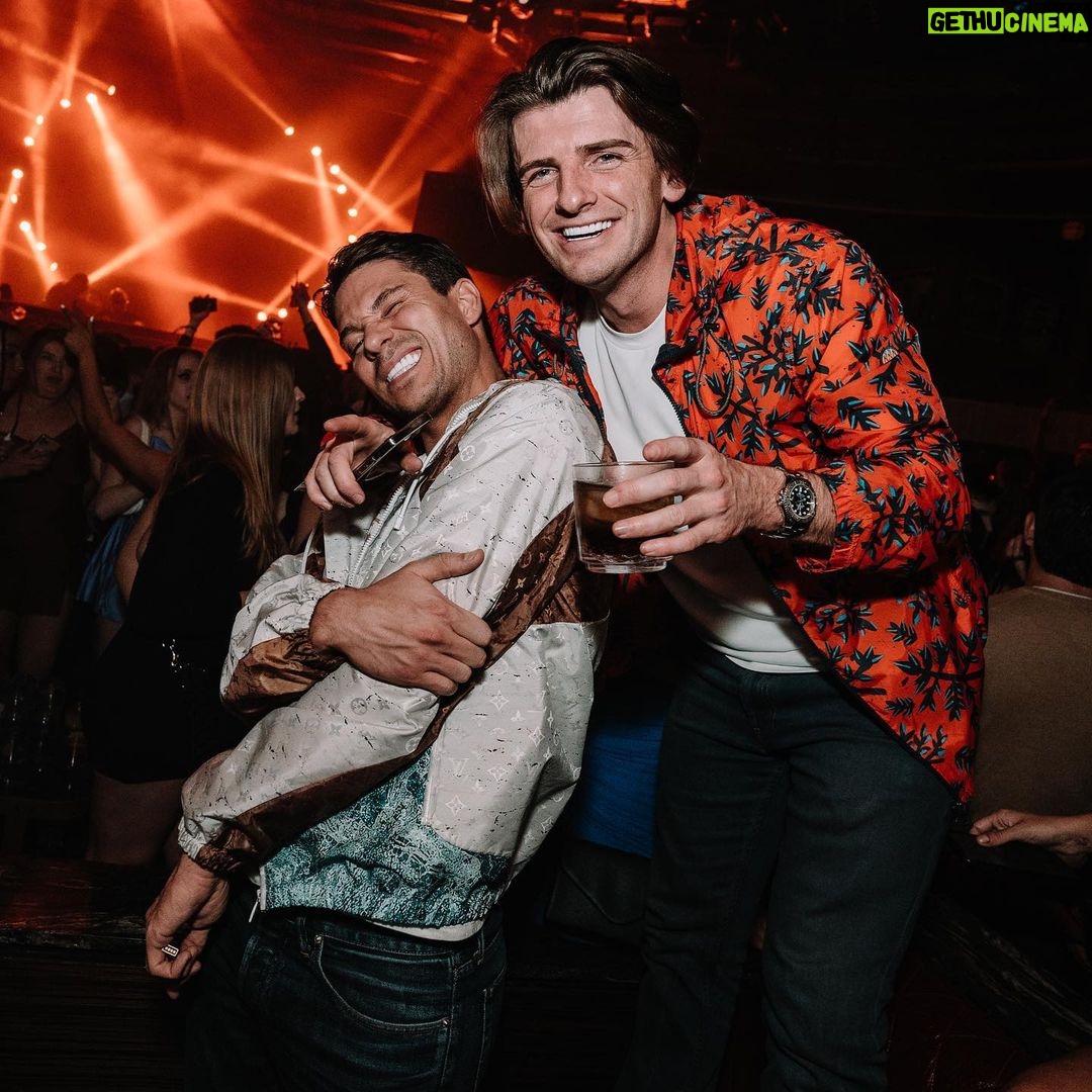 Joey Essex - 21.5K Likes - Late nights and pearly whites