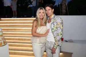 Joey Essex Instagram - Friends may come and go throughout my life, but family is forever. Happy birthday to my sister @frankieessex87 🎈🥳