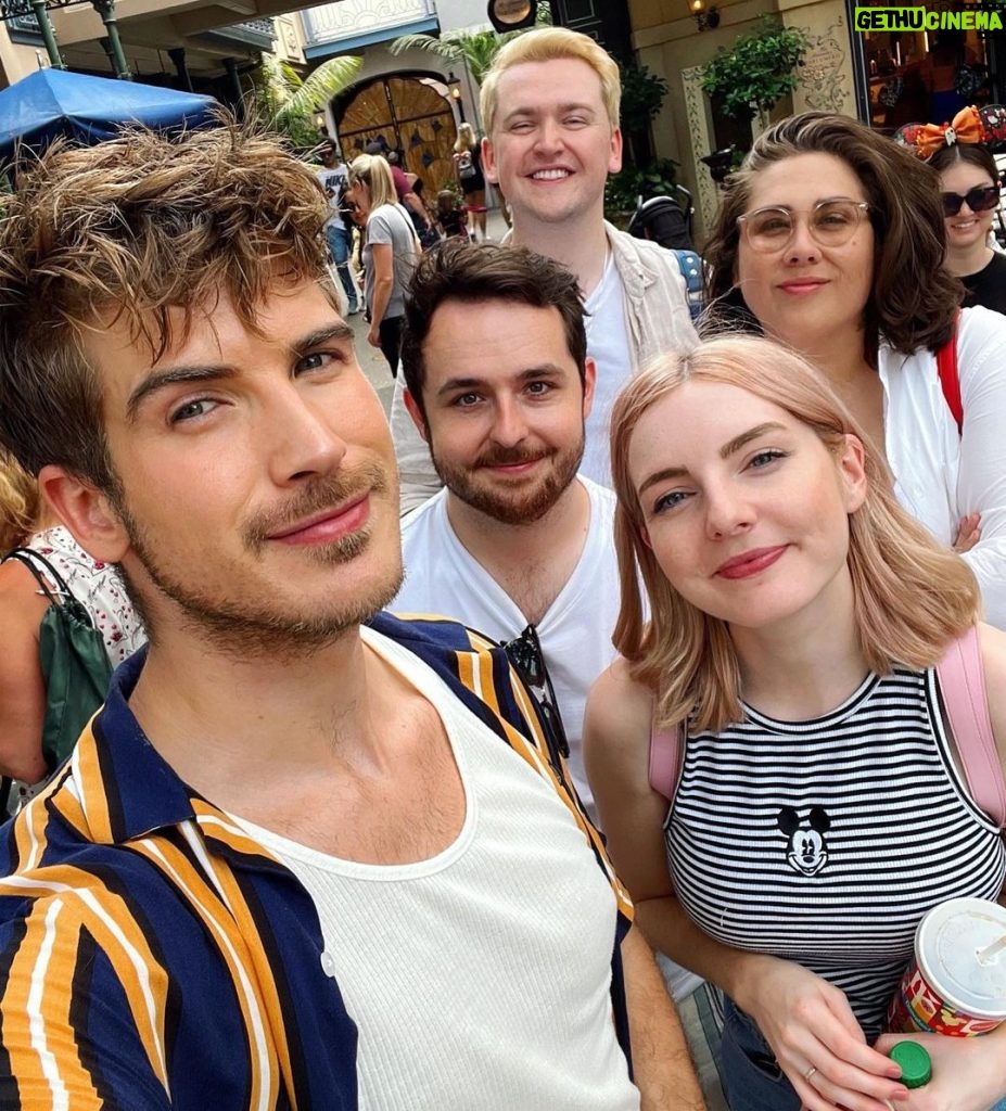 Joey Graceffa Instagram - somehow they are still my friends even if i make their lives hell in minecraft 😇 Disneyland