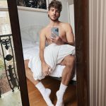 Joey Graceffa Instagram - swipe 👉🏻 to see what’s underneath 😳