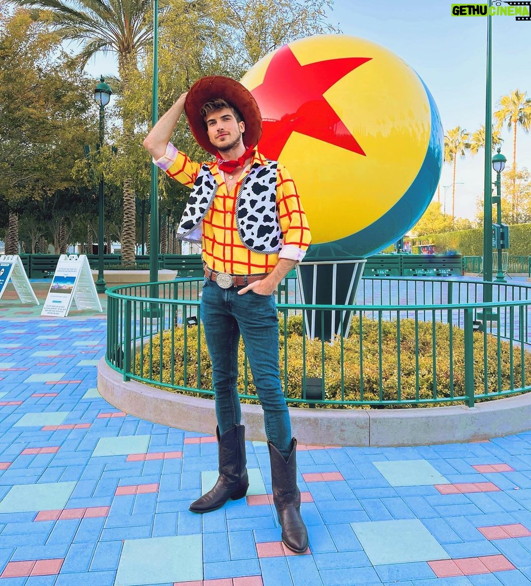 Joey Graceffa Instagram - you got a friend in me 🤠what’s your favorite Pixar movie? Disney California Adventure Park