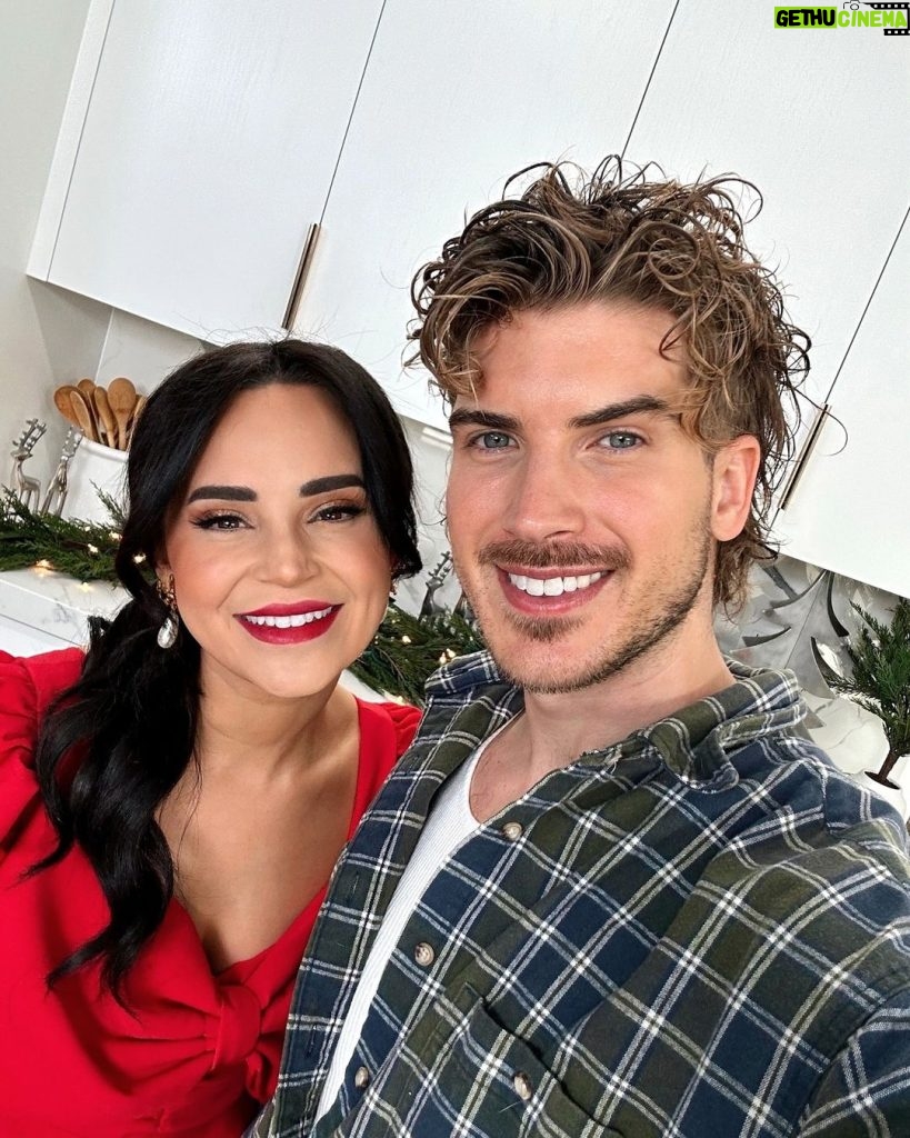 Joey Graceffa Instagram - So excited @rosannapansino is joining the Escape The Night MOVIE cast!! less then 30 days left of the crowdfunding! LINK IN BIO!