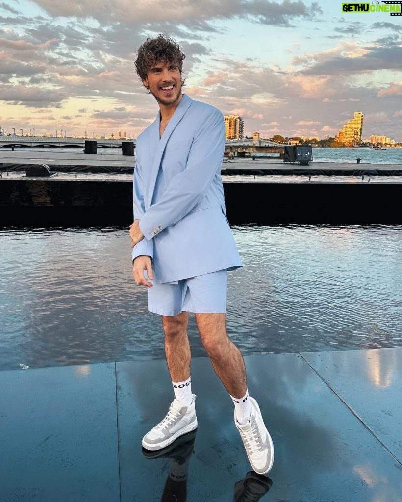 Joey Graceffa Instagram - Styled like a BOSS. 💧Thank you to @boss for having me drop in for their Miami fashion show. This outfit is to dive for. 🤭💙 #BeYourOwnBOSS