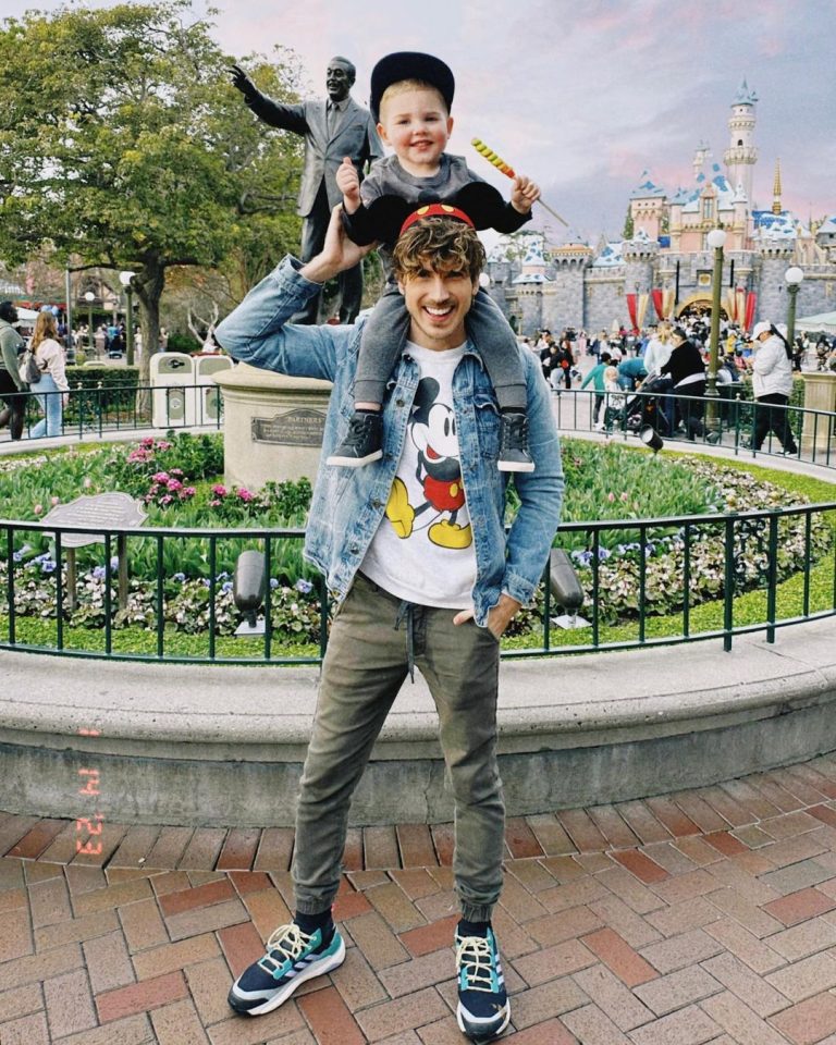 Joey Graceffa Instagram - Can you guess what I had to bribe him with to get a smile? 😭 Disneyland