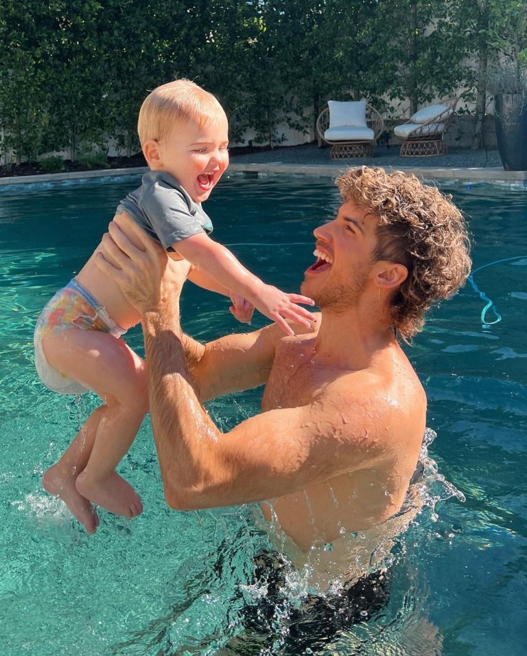 Joey Graceffa Instagram - Dms are open for anyone who wants to start a family 🥰