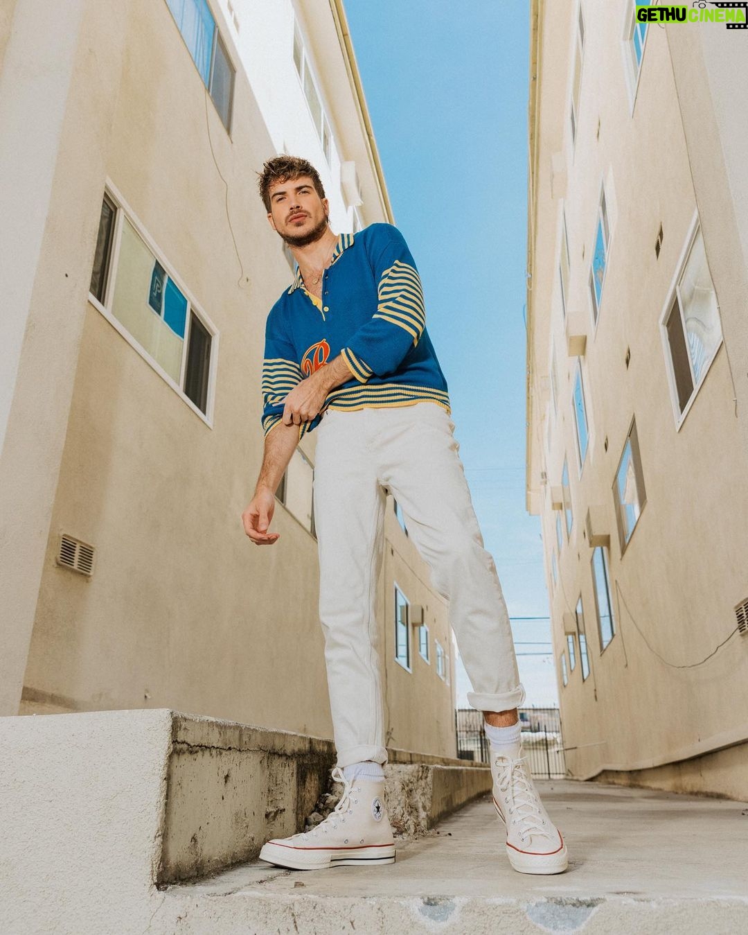 Joey Graceffa Instagram - kickin’ it (literally) 😎