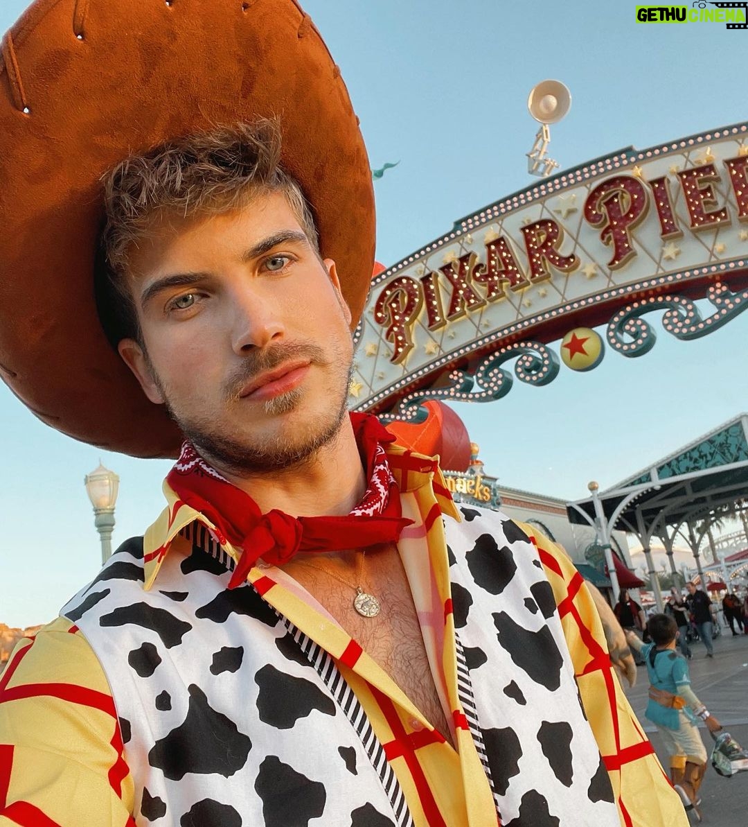Joey Graceffa Instagram - you got a friend in me 🤠what’s your favorite Pixar movie? Disney California Adventure Park