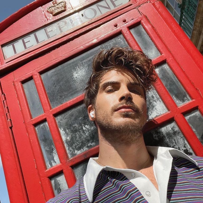 Joey Graceffa Instagram - missing England already 🥺🇬🇧 my solo summer in the city trip was something I’ll never forget… made new friends, reconnected with old ones, and grew a lot from being on my own. England feels like a second home to me, and I’m sure I’ll be back soon 😉 England, UK