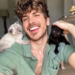 Joey Graceffa Instagram - are you listening to your shoulder devil or your shoulder angel today? 🤨