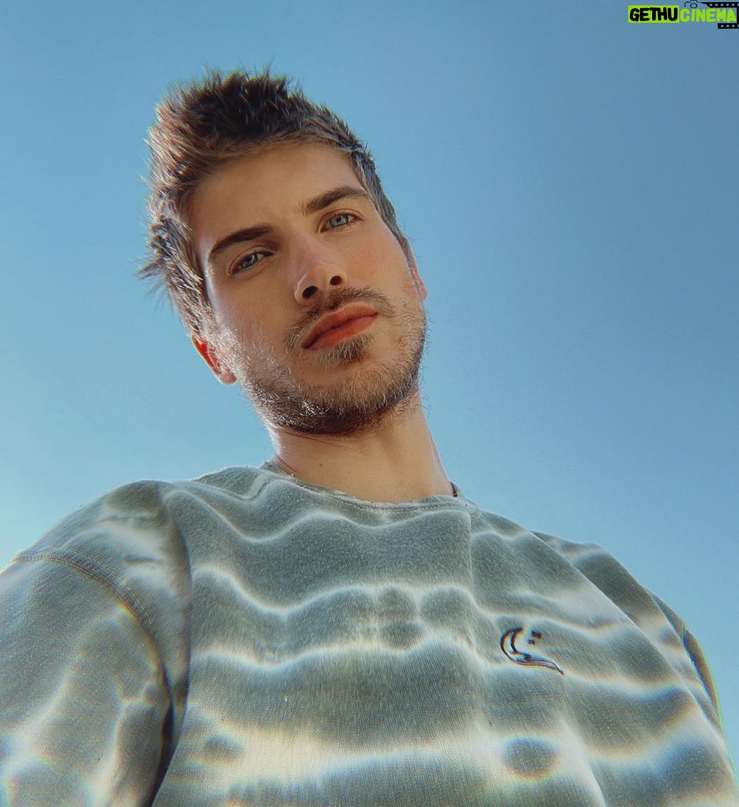 Joey Graceffa Instagram - how’s the view from down there? ☾