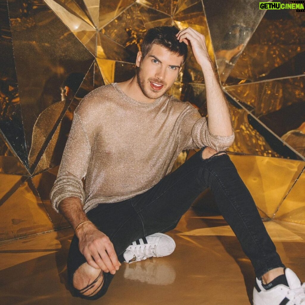 Joey Graceffa Instagram - alright 2021, the bar is on the floor 💀 what’s your New Years goal?