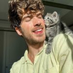 Joey Graceffa Instagram - say hi to my bestie 😽