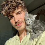 Joey Graceffa Instagram - say hi to my bestie 😽
