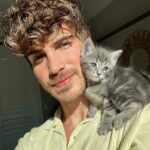 Joey Graceffa Instagram – say hi to my bestie 😽