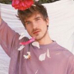 Joey Graceffa Instagram - roses are red 🌹 violets are pretty 💐 feelin like 2020 punched me in the titty 🤨