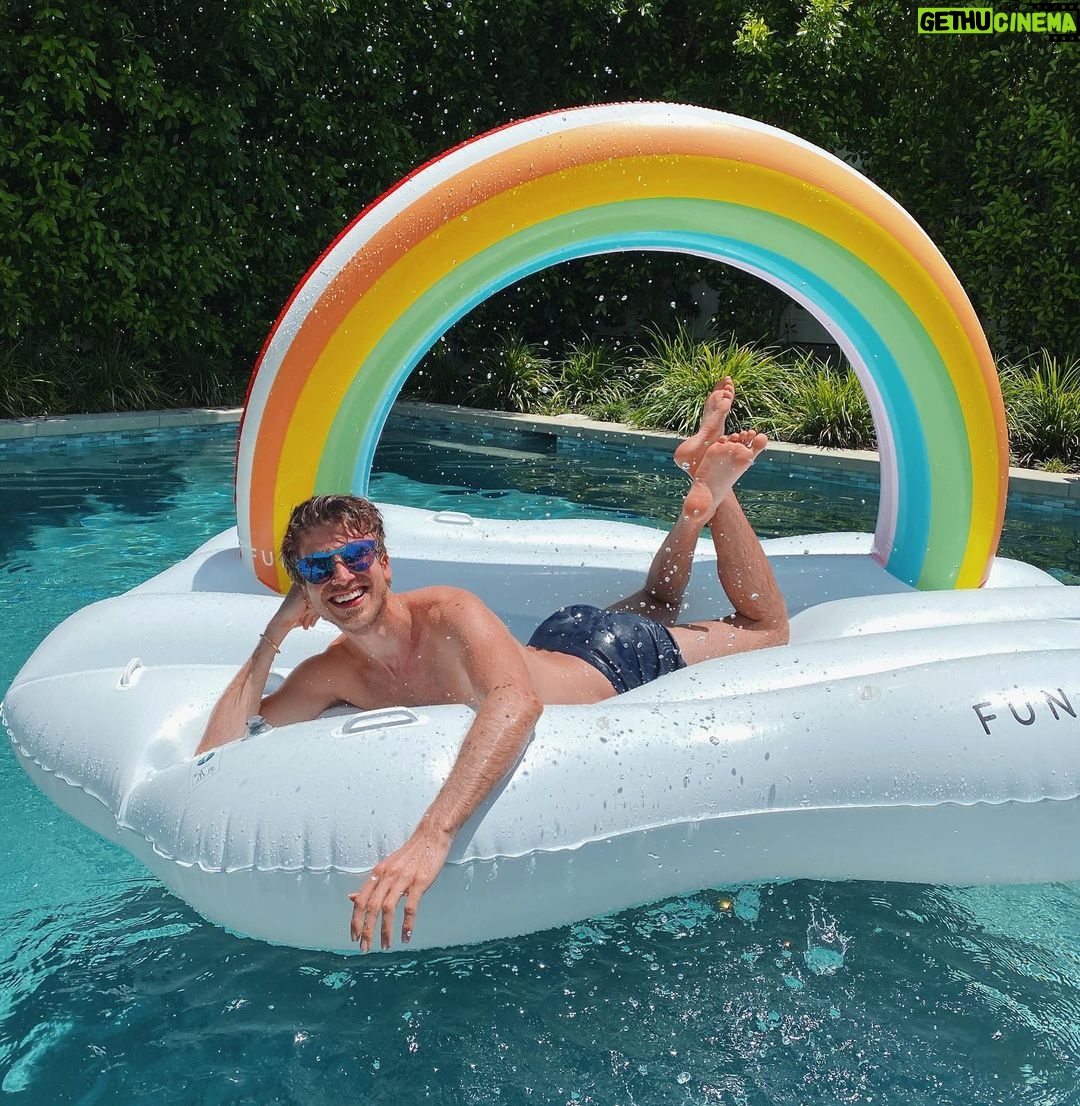 Joey Graceffa Instagram - birthday b̶o̶y̶ bottom 🥰🍑 thank you for all the love today... let’s have a bday party in the comments 🎉