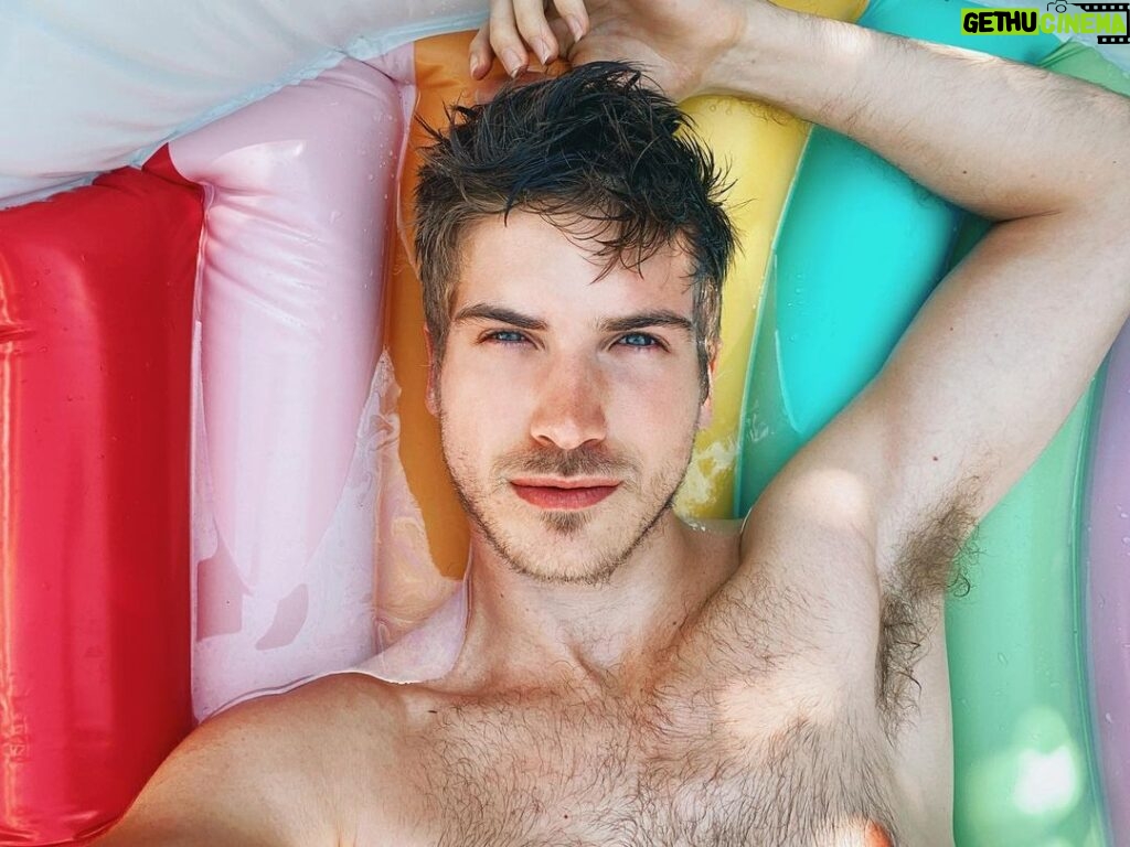 Joey Graceffa Instagram - I’m not quarantining I’m queer-a-tanning 🌈 drop me emojis of your favorite color 🩱🦕🦚