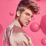 Joey Graceffa Instagram - Let’s have a ball with a MAKEUP GIVEAWAY 💖🎁🌸 I’m giving away 3 YouTuber beauty bundles! Swipe 👉🏻 to see some of the prizes . . HOW TO ENTER: Like this post and tag 2 friends... THAT’S IT! 💕💕 But you gotta be a follower/supporter of mine! And go watch my new video for even more chances to win. Click the link in bio and may the odds be ever in your favor ✨😉 *OPEN INTERNATIONALLY*