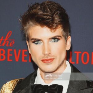Joey Graceffa Instagram - WE WON A STREAMY! 🎉 Well, two..but who’s counting ..hehe. Thank you to everyone who has supported me, this show, the cast & our entire @escapethenight team, I love you and I’m so excited for what’s next 😈 And a massive thank you to @viktorluna for creating this beautiful custom lewk for me, go show him some love! 🖤