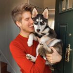 Joey Graceffa Instagram - Reunited with my Pinky girl! 😭 I can’t believe @lunathepaulsonpup remembered me & wouldn’t stop giving me kisses....might have to steal her back! 🥰 link in bio to see the emotional video