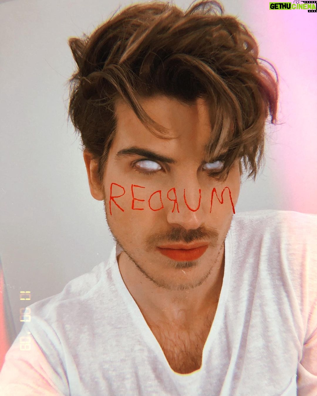 Joey Graceffa Instagram - R̷̨̥̣͚̬͚͛͗͊͜ê̸̺͉̭͉̏͑͐͑̚͝d̵͎̳̪͚͓̤̥͉͛͂ṙ̵̥̜͙̞͜ư̶̟͖̋̏̾͐̾̔̇ͅm̸̨̛̖̲̖̼̻̟͖̬̦͒͛̉̿̓😈 Who’s ready for one final scare before the holidays? Go watch @DoctorSleepMovie in theaters tonight! #DareToGoBack #ad