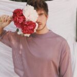 Joey Graceffa Instagram - roses are red 🌹 violets are pretty 💐 feelin like 2020 punched me in the titty 🤨
