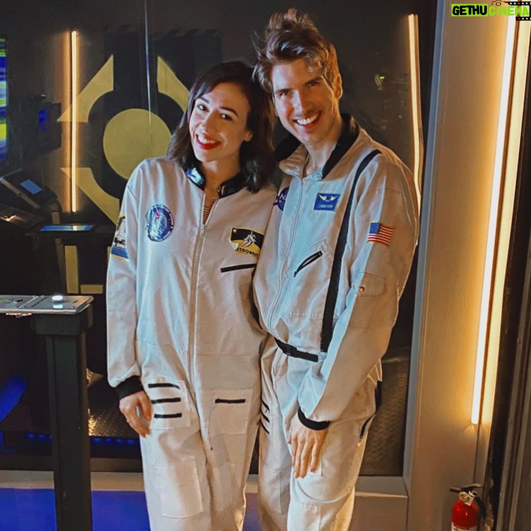 Joey Graceffa Instagram - CHOOSE UR FIGHTER 👩🏻🦰👱🏼♂️👩🏻 Three days into 2020 and we’ve already defused a bomb 💣 escaped an underwater prison 💦 killed a vampire 🩸 & went to space 🚀