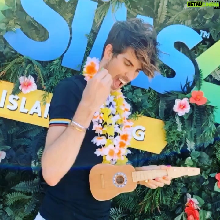 Joey Graceffa Instagram - Comment only tropical emojis! ☀🍍🌴🌺 Was lucky to get first dibs to play the new @theSims #tsislandliving expansion! GUYS... You can be a MERMAID!!🧜🏼‍♂ #thesims