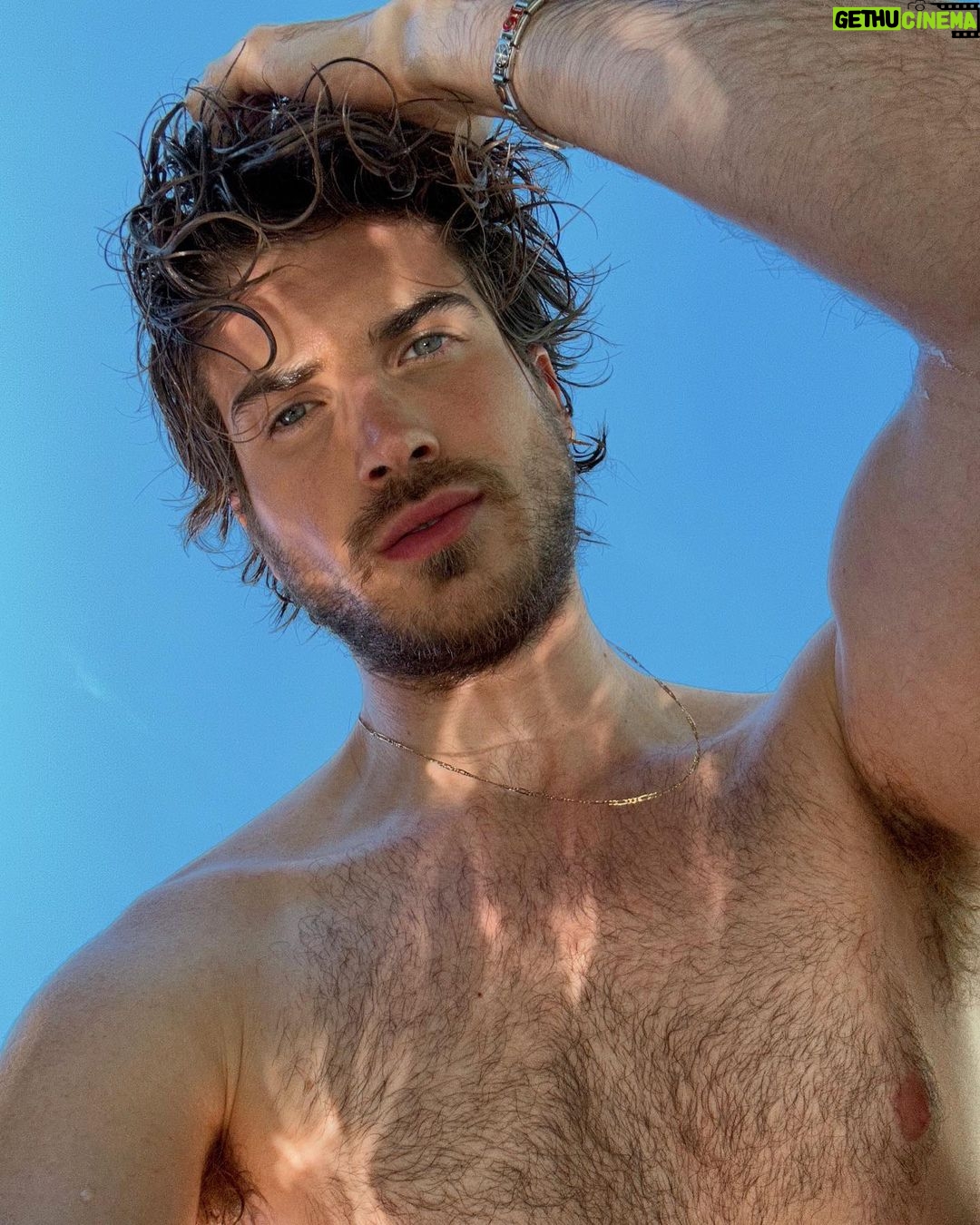Joey Graceffa Instagram - POV i’m the lifeguard and you’re drowning cus i’m taking pics 💦