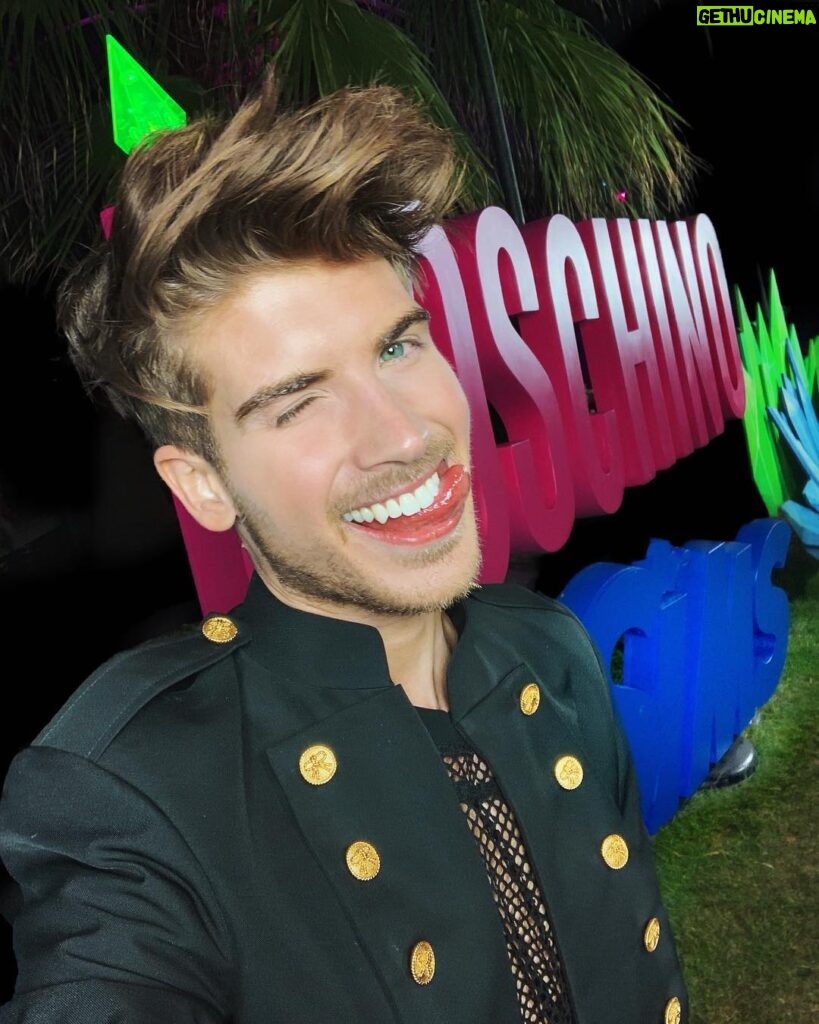 Joey Graceffa Instagram - swipe through to see me evolve into an insta thot 😩 how’d I do? 💯 had so much fun last night at the #MOSCHINOxTHESIMS party! @thesims #ad
