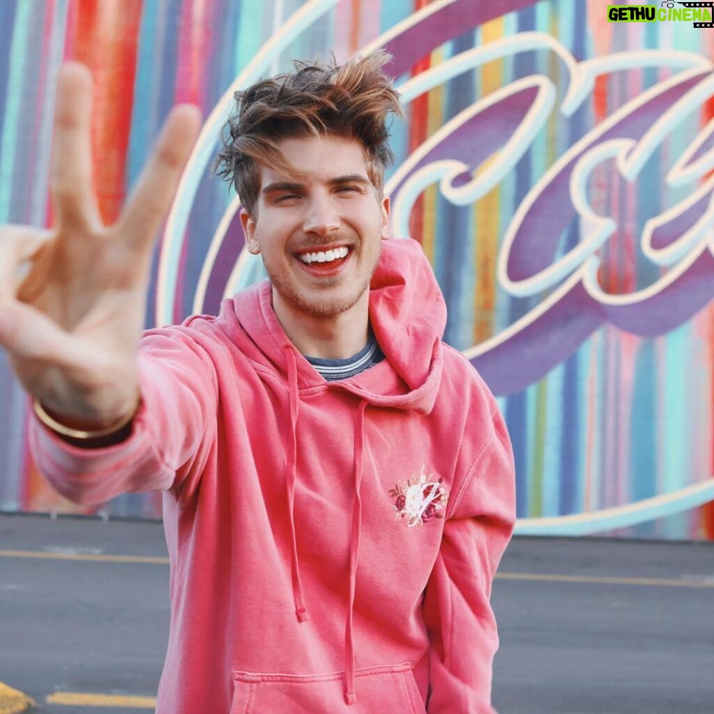Joey Graceffa Instagram - Aloha! ✌🏼🌺🌈 SURPRISE! New spring merch is in full BLOOM...swipe right to see all the fresh goodies, link in bio to shop. 🌼🌷💐