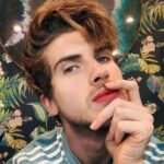 Joey Graceffa Instagram - day one of my cleanse and I’m about to SNAP for some fruity pebbles 😭🧁🥣🌈 what’s your favorite snack?!