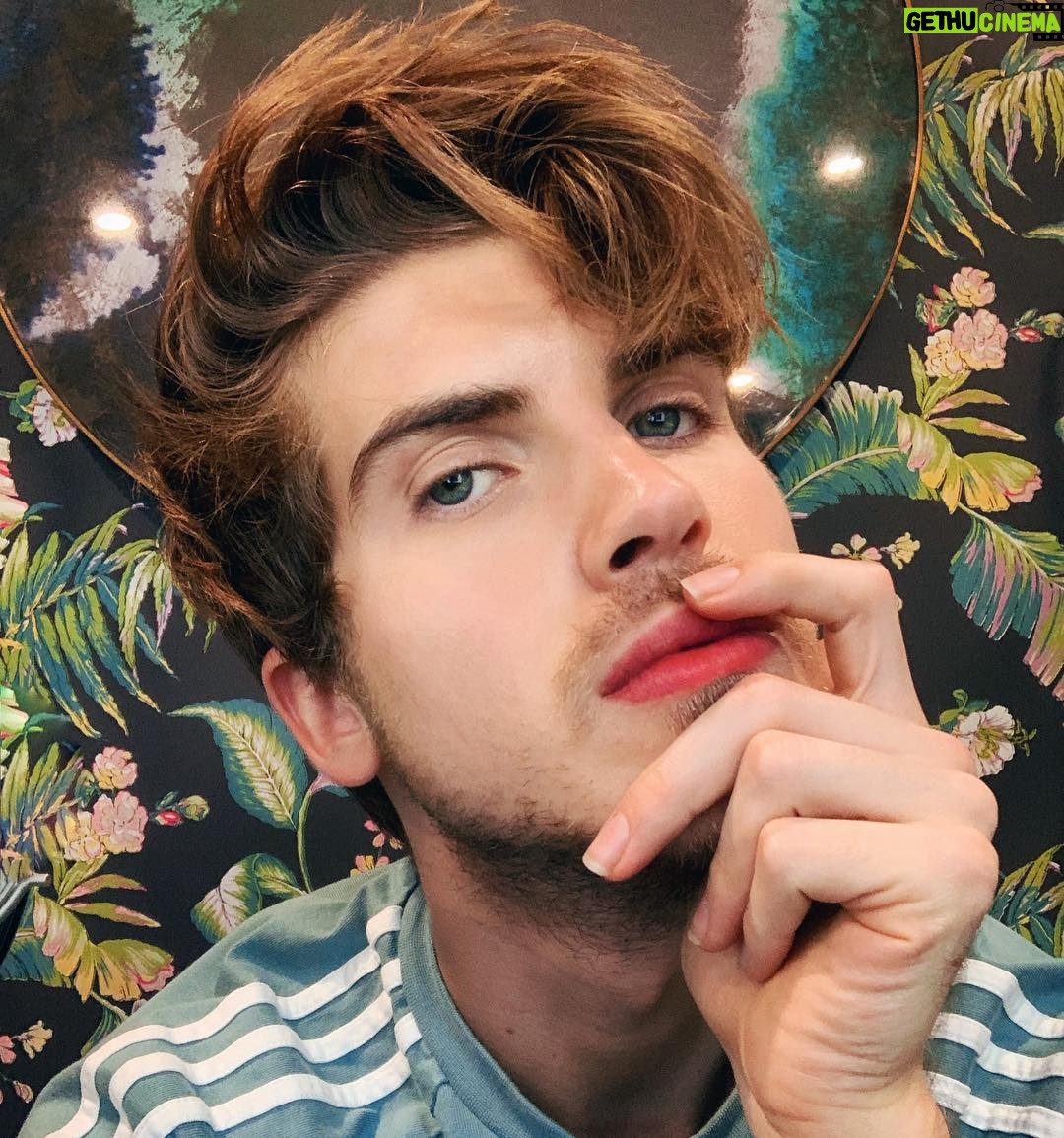 Joey Graceffa Instagram - day one of my cleanse and I’m about to SNAP for some fruity pebbles 😭🧁🥣🌈 what’s your favorite snack?!
