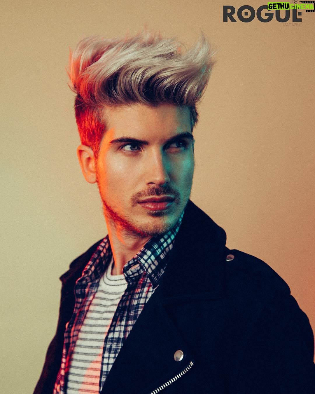 Joey Graceffa Instagram - I see it, I like it, I want it, I got it. 💋 Happy Friday guys, what are your plans this weekend? I can’t believe I’m heading to @vidcon London so soon! 🇬🇧 #vidconldn Los Angeles, California